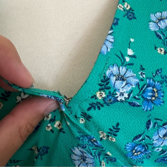 Flowy Wrap V-Neck Top - Picture 3 of 8